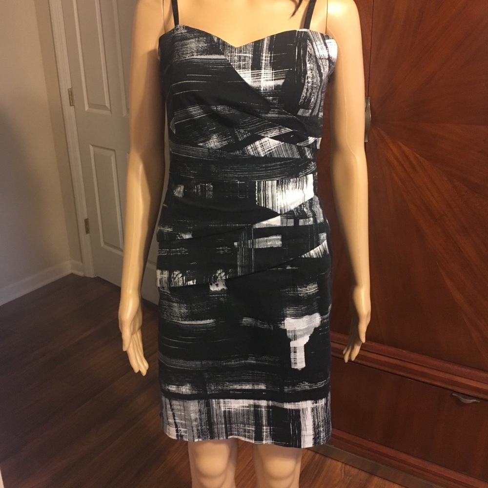 Dress - Picture 3 of 3